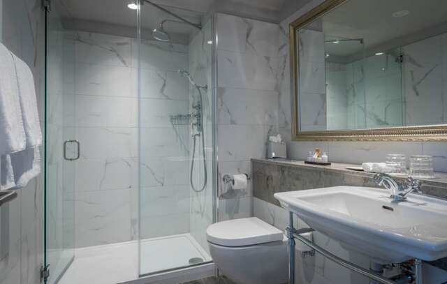 Отель Trinity City Hotel Дублин-15